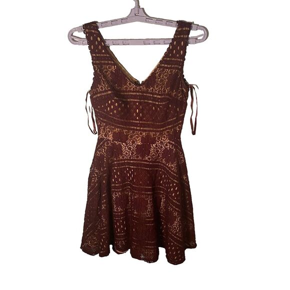 Jodi Kristopher Dresses & Skirts - Jodi Kristopher Cocktail‎ Dress Women's Size 1 Maroon Cotton Blend V-Neck